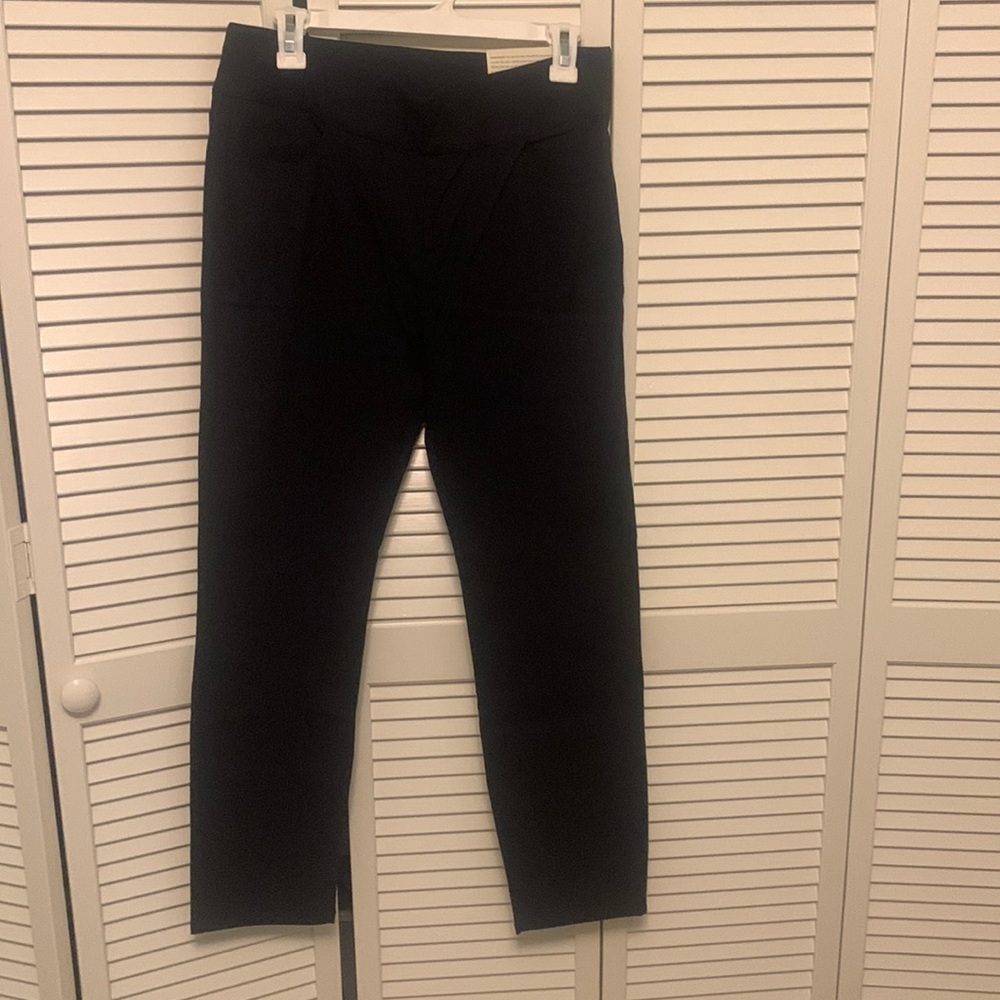 New Soft Surroundings M Black Fit Phenomenal legging pant with pocket at front.